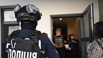 Троє буковинців перевезли через кордон майже сотню чоловіків