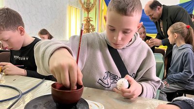У Тернополі безкоштовно навчають писанкарству