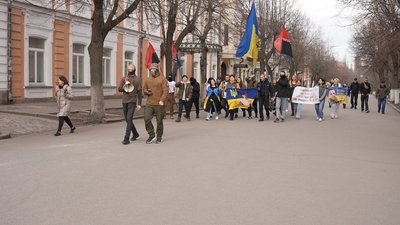 Хода пам'яті. У День добровольця в Кропивницькому вшанували загиблих і вбитих у війні з Росією Хода пам'яті. У День добровольця в Кропивницькому вшанували загиблих і вбитих у війні з Росією