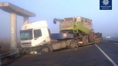 У ДТП за участі вантажівки на трасі Одеса-Київ травмувалася людина