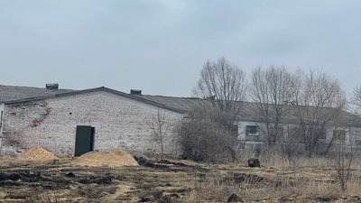"Вирізали все, що можна продати": мешканець Сумщини скаржиться, що йому перешкоджають відновлювати ферму "Вирізали все, що можна продати": мешканець Сумщини скаржиться, що йому перешкоджають відновлювати ферму