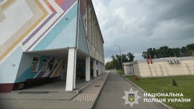 Укриття біля школи