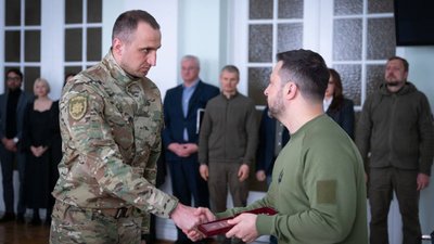 Президент України вручив нагороди до другої річниці звільнення Чернігівщини Президент України вручив нагороди до другої річниці звільнення Чернігівщини