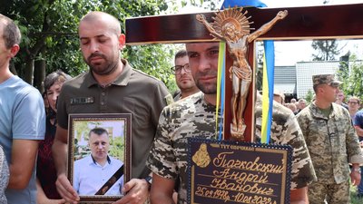 На Тернопільщині попрощалися з трьома військовослужбовцями