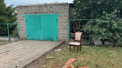 "З чимось вогняним. І чотири вибухи": що розповідають жителі села Сменівка про атаку КАБами "З чимось вогняним. І чотири вибухи": що розповідають жителі села Сменівка про атаку КАБами