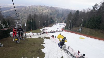 Шок для спортсменів, скасовані змагання та "нудні" зелені галявини. Як кліматичні зміни впливають на зимовий спорт
