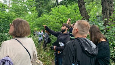 У столиці провели благодійну екскурсію для допомоги жителям тимчасово окупованого Херсона У столиці провели благодійну екскурсію для допомоги жителям тимчасово окупованого Херсона