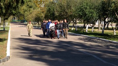 Шістнадцять призовників Житомирщини відправили у десантно-штурмові війська Шістнадцять призовників Житомирщини відправили у десантно-штурмові війська