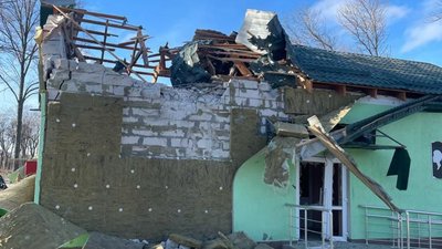 Вдень армія РФ вчергове обстріляла Курахове, поцілили у громадську вбиральню