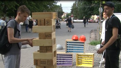 У Луцьку продавали печиво та лимонад, аби назбирати кошти для онкохворих дітей У Луцьку продавали печиво та лимонад, аби назбирати кошти для онкохворих дітей