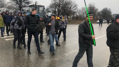 На трасі під Харковом протестували проти скасування мораторію на продаж землі На трасі під Харковом протестували проти скасування мораторію на продаж землі