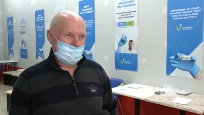 Третю, бустерну, дозу вакцини від коронавірусу у Чернігові отримала 231 людина Третю, бустерну, дозу вакцини від коронавірусу у Чернігові отримала 231 людина