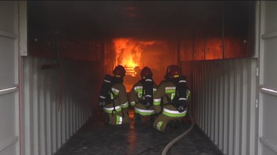 Вінницькі рятувальники випробовують тренажери для гасіння пожеж