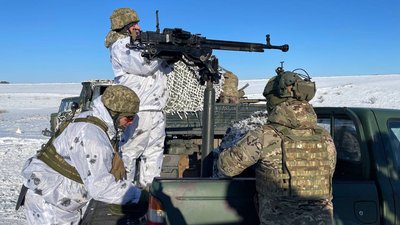 Бійці 117 бригади тероборони показали як вчаться вражати російські безпілотники Бійці 117 бригади тероборони показали як вчаться вражати російські безпілотники