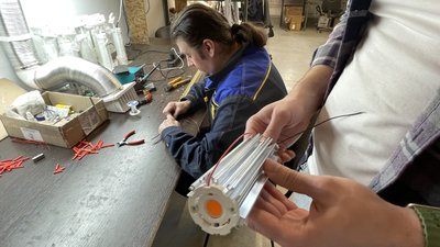 виготовляють світильники під час знеструмлень