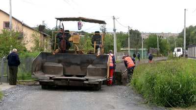 У Квасилові ремонтують вулицю, яку підтоплює після дощів