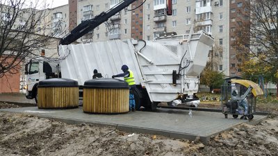 Напівпідземні контейнери для збору сміття в Луцьку