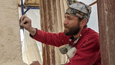 Реставратори відновлюють могильні плити відомих поляків Буковини Реставратори відновлюють могильні плити відомих поляків Буковини