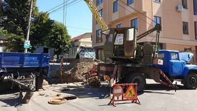 Руйнування на магістральному трубопроводі на вулиці Чорновола Руйнування на магістральному трубопроводі на вулиці Чорновола