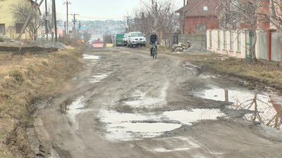 По бездоріжжю: мешканці приватної забудови у Хмельницькому скаржаться, що влада про них не дбає