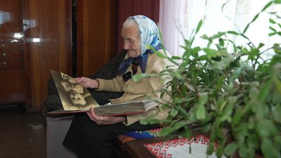 Довгожителька, пенсіонерка,  100 років