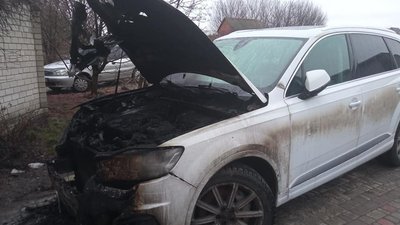 Вибух і ймовірний підпал: у селі під Харковом згоріли два авто противників піщаних кар'єрів Вибух і ймовірний підпал: у селі під Харковом згоріли два авто противників піщаних кар'єрів