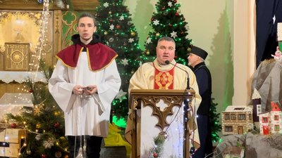 З молитвами про мир та святковими піснями: жителі Миколаєва долучились до Святої меси на честь Різдва