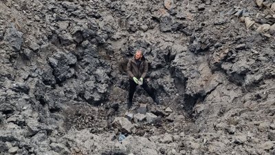 "Це вже земля мертва, родити не буде": як агропідприємство працює під постійними обстрілами військ РФ "Це вже земля мертва, родити не буде": як агропідприємство працює під постійними обстрілами військ РФ