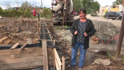 У Запоріжжі волонтери будують для двох родин запоріжців житло, замість знищеного російською ракетою