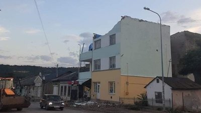 На Тернопільщині вітер зірвав дахи і повалив дерева На Тернопільщині вітер зірвав дахи і повалив дерева
