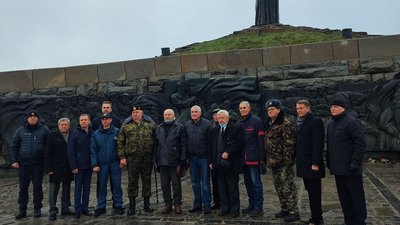 Покладання квітів з нагоди відзначення 78-ї річниці визволення Черкас від нацистських окупантів Покладання квітів з нагоди відзначення 78-ї річниці визволення Черкас від нацистських окупантів