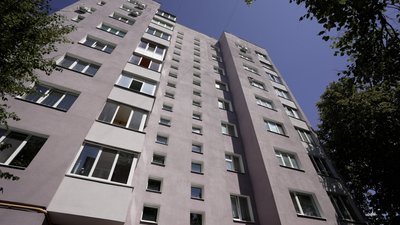 Будинок у Чернігові, в якому живе бухгалтерка та також очолює ОСББ Будинок у Чернігові, в якому живе бухгалтерка та також очолює ОСББ