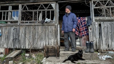 Житель Щурового Василь Гадючний