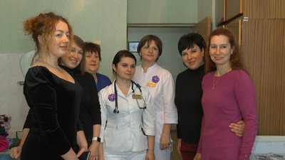 У Сумах волонтери зробили подарунки передчасно народженим дітям У Сумах волонтери зробили подарунки передчасно народженим дітям