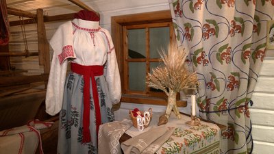 Кузня, майстерня вишивальниці та гончаря: у Чернігові відкрили виставку “Етніка. Майстерність крізь вікі” Кузня, майстерня вишивальниці та гончаря: у Чернігові відкрили виставку “Етніка. Майстерність крізь вікі”