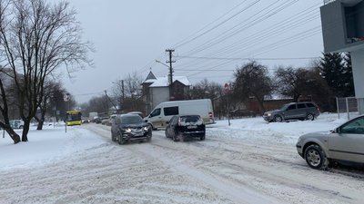 Сніг з дощем. У Львові висота снігового покриву 11 сантиметрів Сніг з дощем. У Львові висота снігового покриву 11 сантиметрів