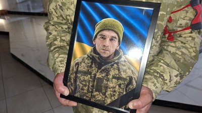 У Луцьку попрощалися з загиблим захисником Андрієм Поліщуком У Луцьку попрощалися з загиблим захисником Андрієм Поліщуком