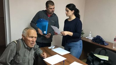 Жителі Копичинців звертаються до міськради із заявами про пошкодження їхнього майна під час негоди Жителі Копичинців звертаються до міськради із заявами про пошкодження їхнього майна під час негоди