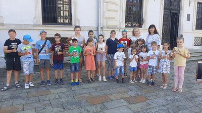 У замку на Тернопільщині діти виготовляли свічки У замку на Тернопільщині діти виготовляли свічки