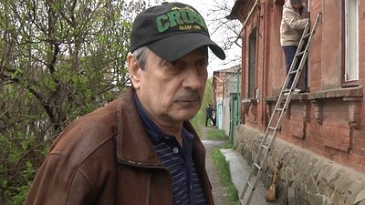 "Дім ходуном, полетіло скло". Місцеві розповіли про обстріл Слов'янська