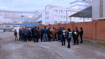 "Ми задихаємося, вікна не відчиняємо": вінницьке підприємство перевірятимуть на забруднення довкілля "Ми задихаємося, вікна не відчиняємо": вінницьке підприємство перевірятимуть на забруднення довкілля