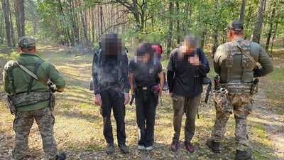 Затримані троє чоловіків, які намагалися перетнути українсько-польський