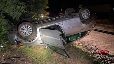 Біля Рівного парубок напідпитку вкрав авто і на ньому перекинувся – поліція