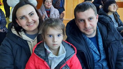 "Серце співає про кохання". У Миколаєві військові та студенти виступали на одній сцені "Серце співає про кохання". У Миколаєві військові та студенти виступали на одній сцені