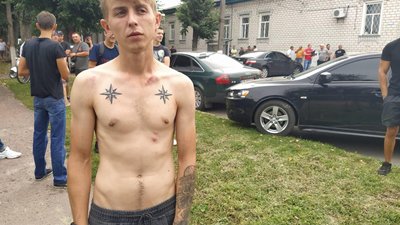 У Новгороді-Сіверському начальники поліції вимагали з підприємців гроші та побили їх У Новгороді-Сіверському начальники поліції вимагали з підприємців гроші та побили їх