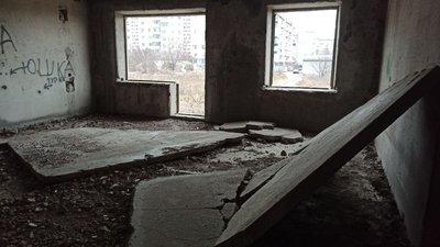 Входи до кропивницької недобудови, на якій торік загинула школярка, закладуть цеглою Входи до кропивницької недобудови, на якій торік загинула школярка, закладуть цеглою