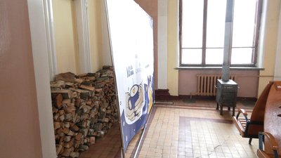 Є і генератор, і дрова: як працює пункт незламності на залізничному вокзалі у Рівному Є і генератор, і дрова: як працює пункт незламності на залізничному вокзалі у Рівному