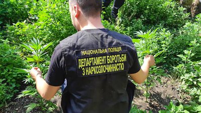 У 62-річного мешканця Запоріжжя поліцейські вилучили майнінгову ферму У 62-річного мешканця Запоріжжя поліцейські вилучили майнінгову ферму