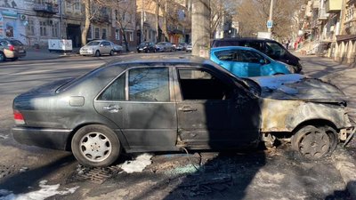 Громадському діячу з Одеси підпалили авто, він пов’язує це зі своєю діяльністю Громадському діячу з Одеси підпалили авто, він пов’язує це зі своєю діяльністю