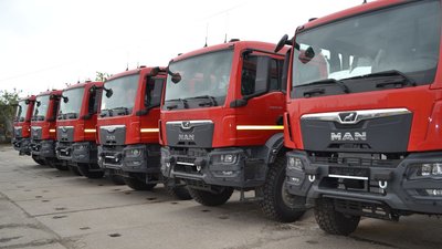 Спецтехніка, яка була передана "Миколаївобленерго" для ремонтних робіт